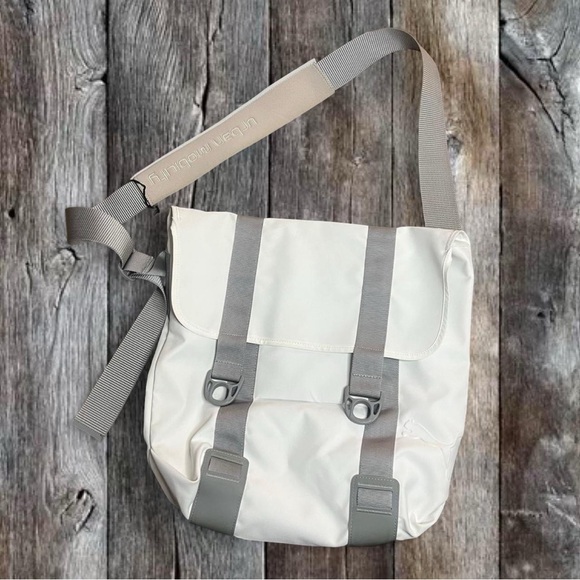 Puma Urban Mobility Cross-Body unisex messenger Bag 2005 - Picture 1 of 6